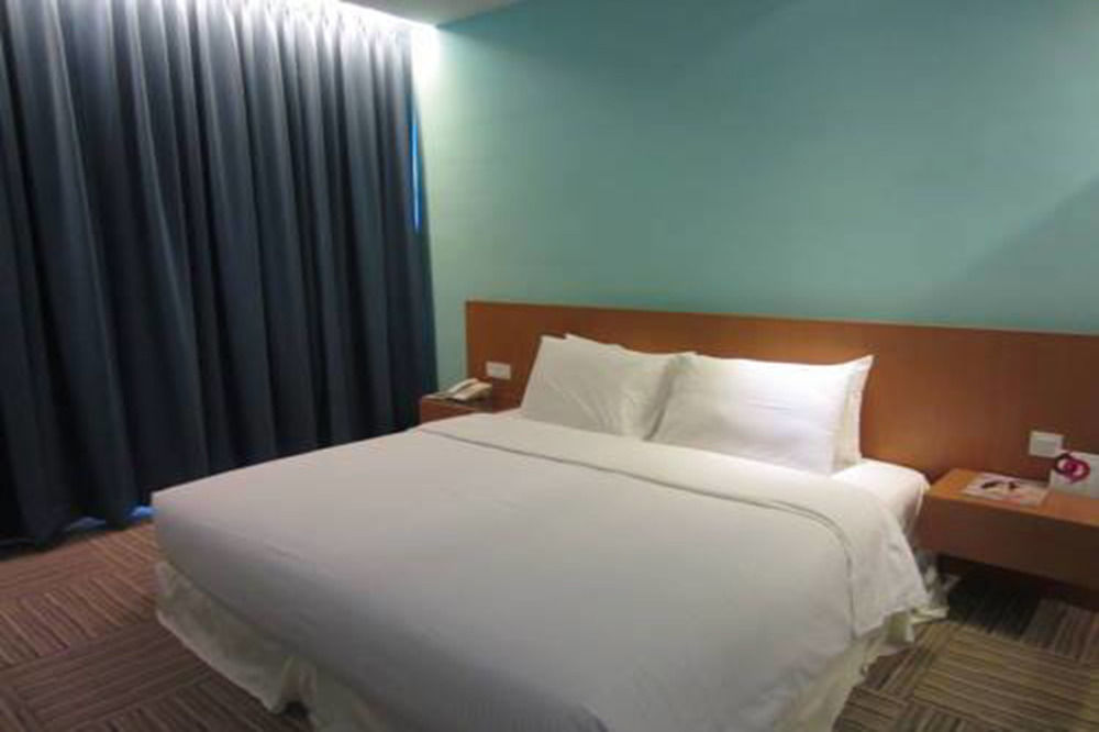 Apple Hotel Times Square George Town Exterior photo